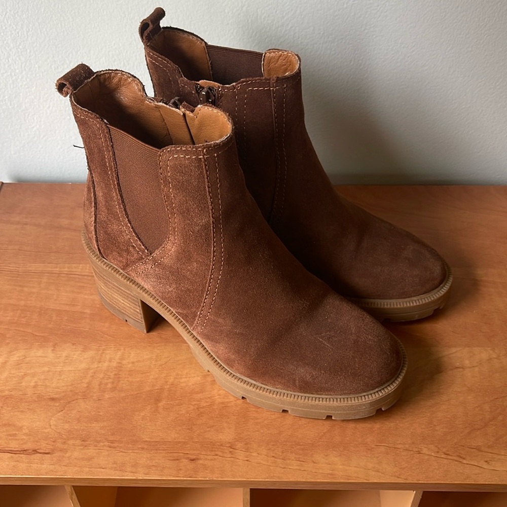 Lucky Brand brown leather ankle boot with side zip closure